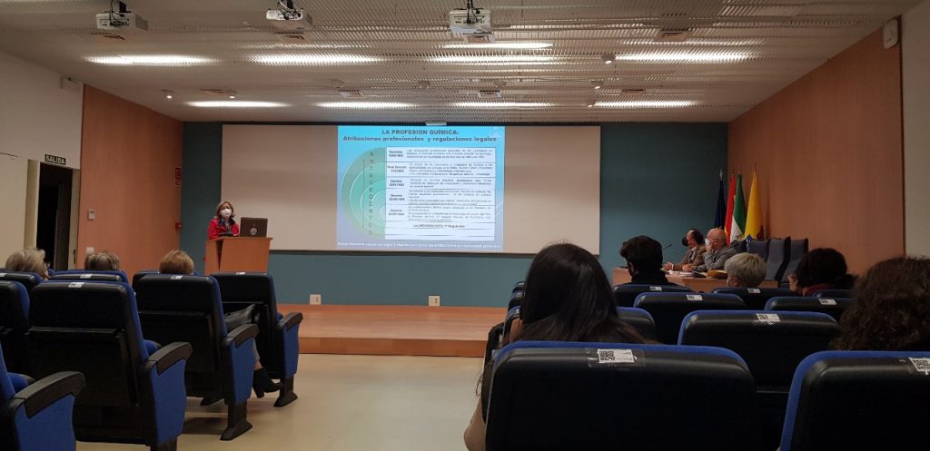 PRESENTACIÓN DEL COLEGIO OFICIAL DE QUÍMICOS Y LA ASOCIACIÓN DE QUÍMICOS DE ANDALUCÍA EN FACULTAD DE CIENCIAS